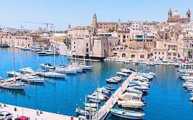 Vittoriosa' Seafront 2 Bed Highly Furnished Apartment